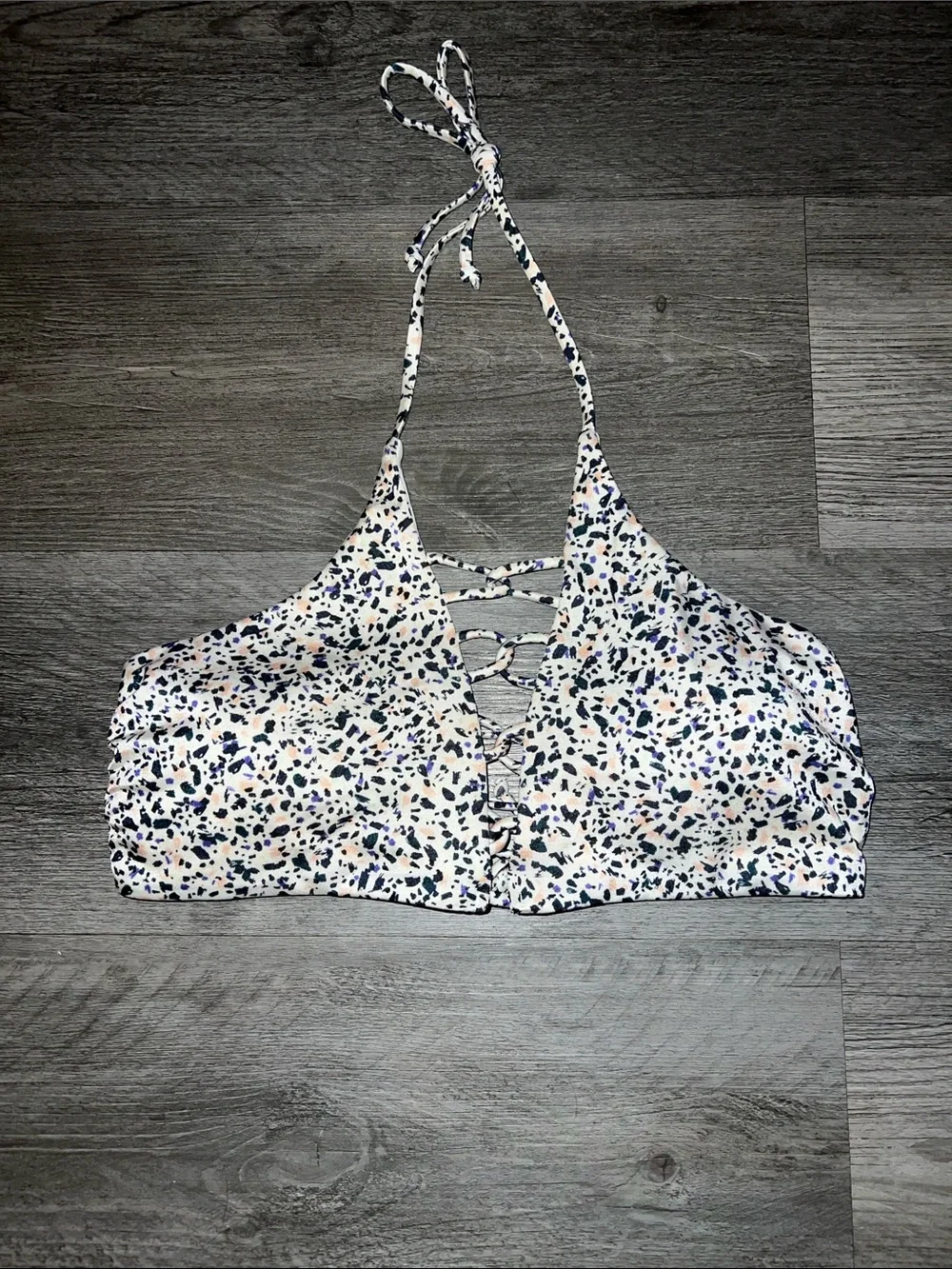 Athleta Swim Lace-Up Halter Bikini Top in White Floral Print

SEND ME OFFERS - Picture 2 of 4